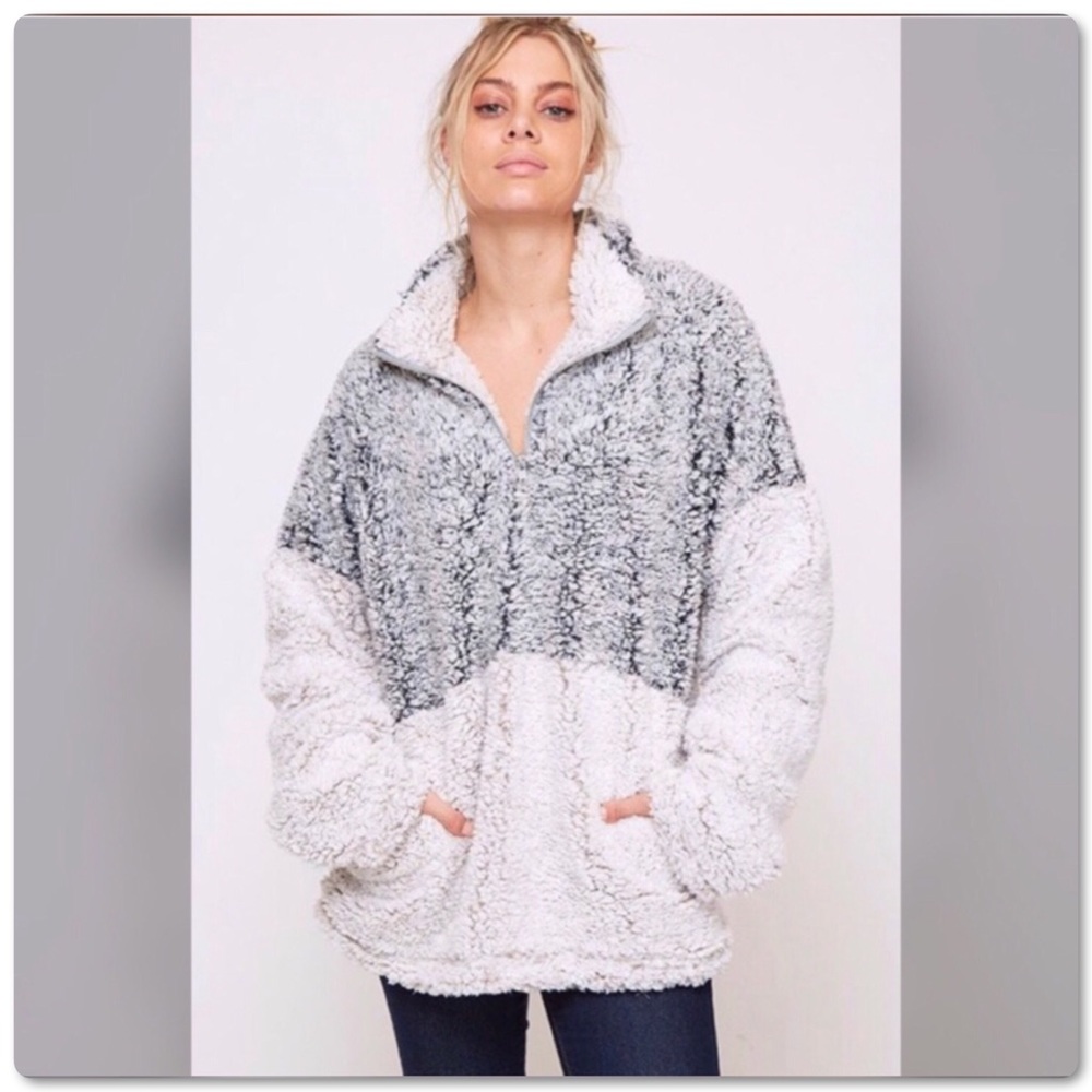 Two Tone Relaxed Fit Sherpa Pullover Top - Picture 3 of 8